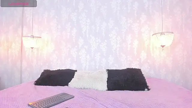 Snapshot of leigh-angels chatting on December 2, 8:37 pm leigh-angels online show from December 2, 8:37 pm