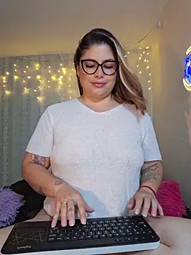Juliietha servas online show from May 5, 11:02 pm