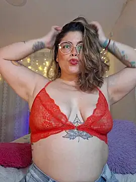 Juliietha servas online show from May 18, 1:13 am