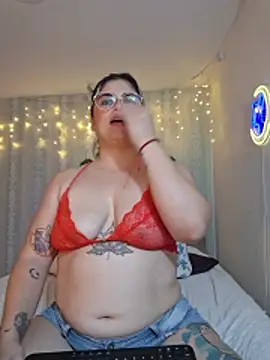 Juliietha servas online show from May 18, 4:07 am
