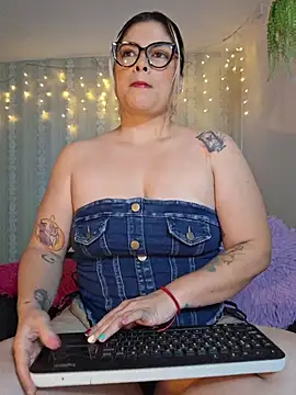 Juliietha servas online show from June 10, 9:14 pm