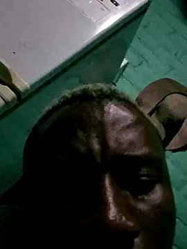 Snapshot of HandsomeBuoyy21 chatting on February 13, 2:18 am HandsomeBuoyy21 online show from February 13, 2:18 am