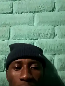 Snapshot of HandsomeBuoyy21 chatting on April 6, 10:11 pm HandsomeBuoyy21 online show from April 6, 10:11 pm