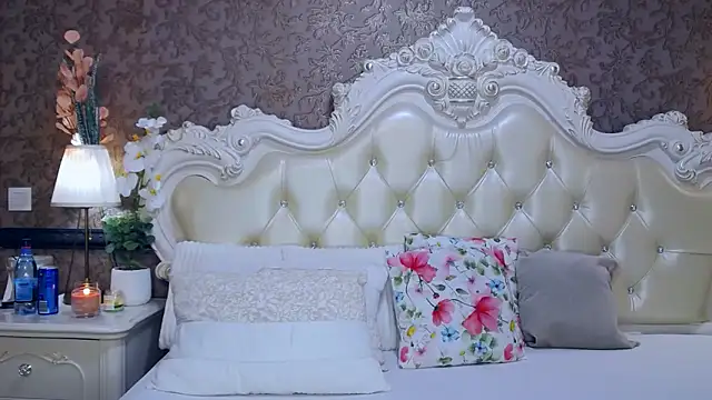 OliveWilson online show from October 8, 9:18 am