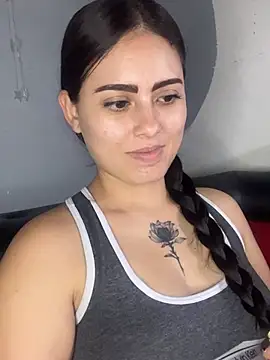 Snapshot of Azuna25 chatting on June 22, 11:24 pm Azuna25 online show from June 22, 11:24 pm