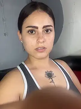Snapshot of Azuna25 chatting on June 28, 1:00 am Azuna25 online show from June 28, 1:00 am