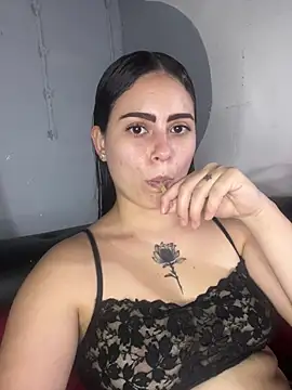 Snapshot of Azuna25 chatting on June 30, 8:21 pm Azuna25 online show from June 30, 8:21 pm