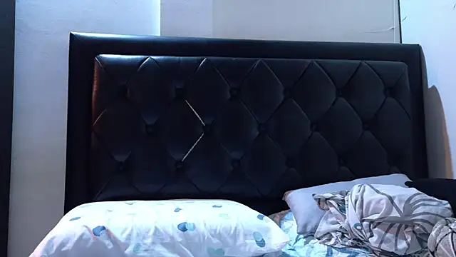 Snapshot of tom_thick chatting on February 28, 12:44 am tom thick online show from February 28, 12:44 am