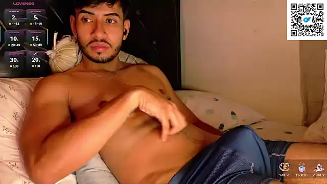 Snapshot of tom_thick chatting on March 10, 12:10 pm tom thick online show from March 10, 12:10 pm