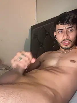 Snapshot of tom_thick chatting on March 11, 12:16 am tom thick online show from March 11, 12:16 am