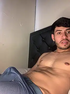 Snapshot of tom_thick chatting on March 25, 5:19 pm tom thick online show from March 25, 5:19 pm