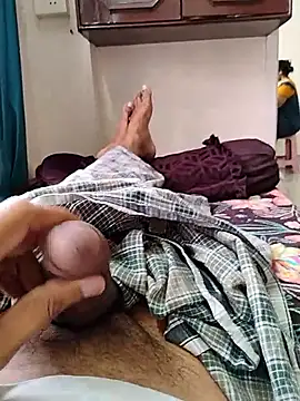 Snapshot of AUNTY1984 chatting on September 24, 3:10 am AUNTY1984 online show from September 24, 3:10 am