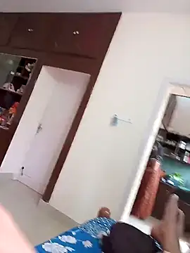 Snapshot of AUNTY1984 chatting on April 15, 8:32 am AUNTY1984 online show from April 15, 8:32 am