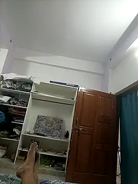 AUNTY1984 online show from June 26, 6:40 am