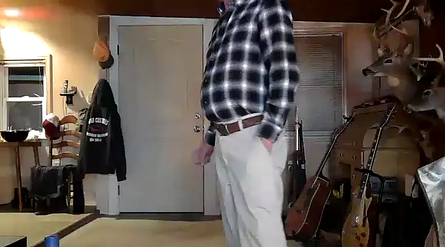 Snapshot of Bramro409 chatting on December 5, 2:20 am Bramro409 online show from December 5, 2:20 am