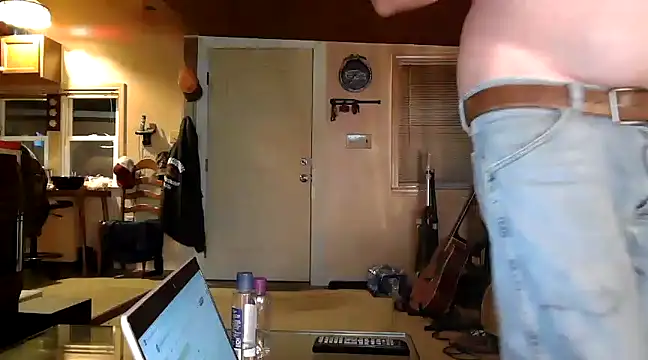 Snapshot of Bramro409 chatting on December 8, 1:46 am Bramro409 online show from December 8, 1:46 am