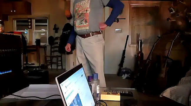 Snapshot of Bramro409 chatting on January 26, 2:14 am Bramro409 online show from January 26, 2:14 am