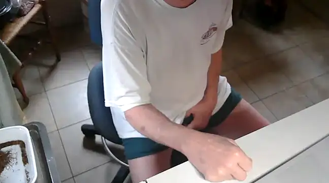 Snapshot of Bramro409 chatting on February 10, 3:42 pm Bramro409 online show from February 10, 3:42 pm