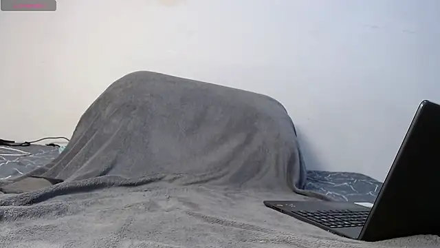 Snapshot of robin_model chatting on October 23, 7:56 pm robin model online show from October 23, 7:56 pm