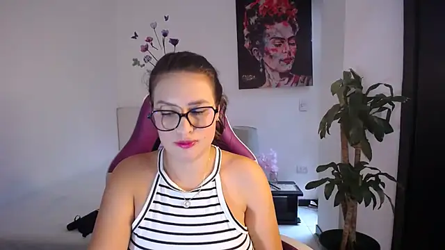 esmeraldaa230 online show from February 22, 7:23 pm