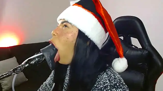 Snapshot of Anabel693 chatting on December 9, 7:39 am Anabel693 online show from December 9, 7:39 am