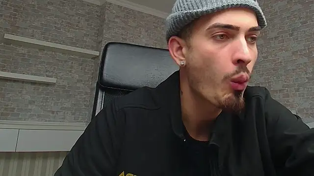 Snapshot of BrandonTate chatting on February 11, 12:16 pm BrandonTate online show from February 11, 12:16 pm