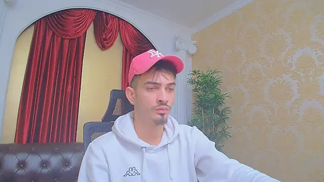 Snapshot of BrandonTate chatting on February 13, 12:54 pm BrandonTate online show from February 13, 12:54 pm