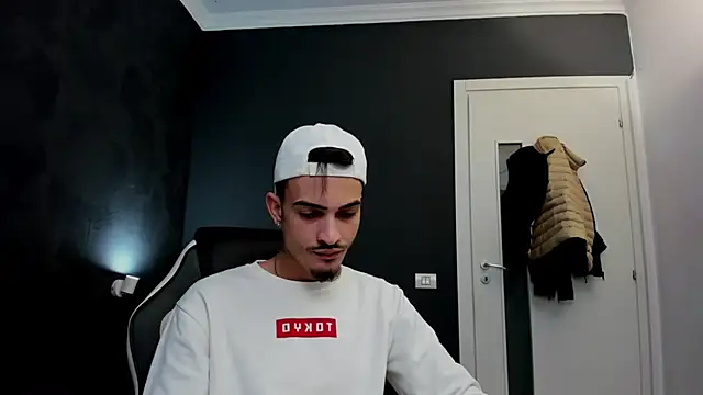 Snapshot of BrandonTate chatting on March 20, 12:00 pm BrandonTate online show from March 20, 12:00 pm