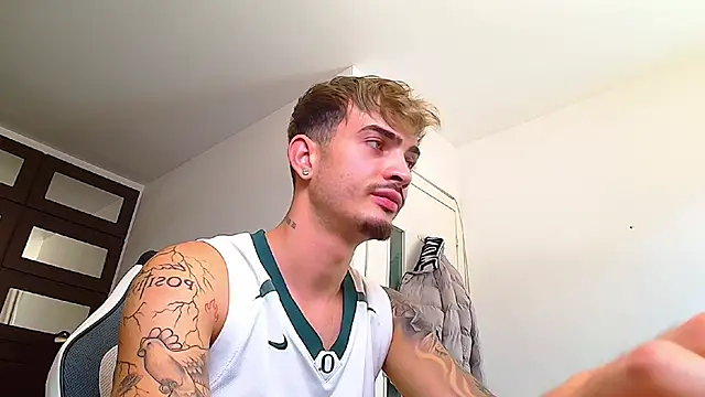 Snapshot of BrandonTate chatting on September 8, 2:49 pm BrandonTate online show from September 8, 2:49 pm