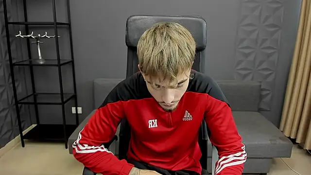 Snapshot of BrandonTate chatting on October 9, 10:46 am BrandonTate online show from October 9, 10:46 am