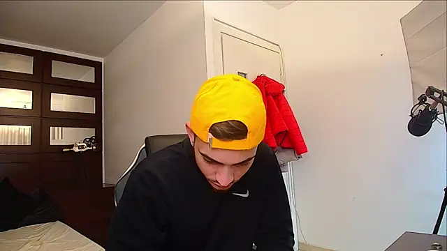 Snapshot of BrandonTate chatting on November 5, 9:42 am BrandonTate online show from November 5, 9:42 am