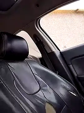 Snapshot of FloppyPickle4u chatting on February 14, 12:19 am FloppyPickle4u online show from February 14, 12:19 am