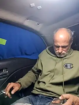 Snapshot of FloppyPickle4u chatting on February 17, 8:19 am FloppyPickle4u online show from February 17, 8:19 am