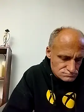 Snapshot of FloppyPickle4u chatting on February 21, 1:11 pm FloppyPickle4u online show from February 21, 1:11 pm