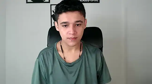 Snapshot of kaiine190 chatting on December 4, 1:20 pm kaiine190 online show from December 4, 1:20 pm