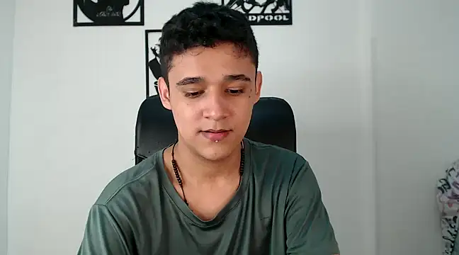 Snapshot of kaiine190 chatting on December 4, 4:27 pm kaiine190 online show from December 4, 4:27 pm