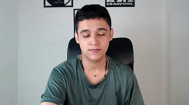 Snapshot of kaiine190 chatting on December 12, 7:37 pm kaiine190 online show from December 12, 7:37 pm