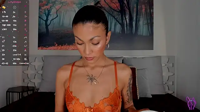 LunaRuso online show from February 5, 8:04 pm