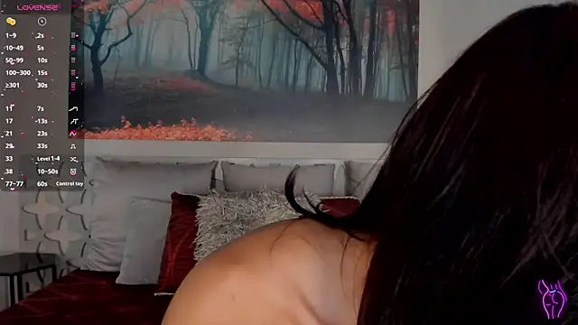 LunaRuso online show from March 5, 8:10 pm