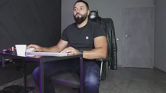 mattmasterss online show from October 4, 5:33 pm