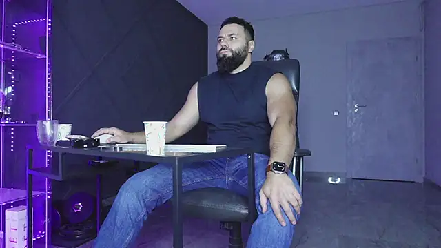 mattmasterss online show from November 18, 6:01 pm