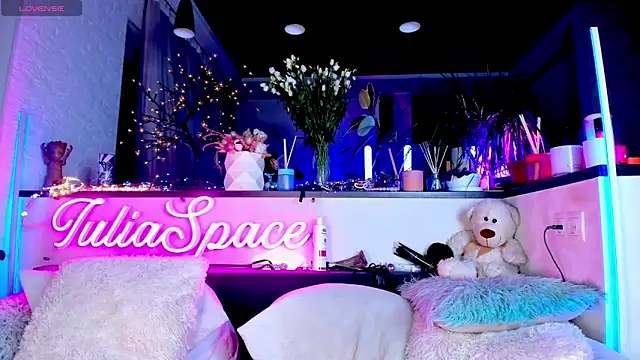  JuliaSpace  online show from February 15, 7:50 pm