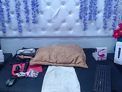 Snapshot of Brith_Adams chatting on February 6, 2:33 am Brith Adams online show from February 6, 2:33 am