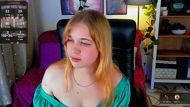 Snapshot of AlicePopsy chatting on November 2, 4:09 pm AlicePopsy online show from November 2, 4:09 pm