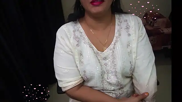 Snapshot of Arushisingh8888 chatting on July 24, 3:21 pm Arushisingh8888 online show from July 24, 3:21 pm