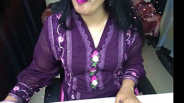 Snapshot of Arushisingh8888 chatting on July 28, 2:35 pm Arushisingh8888 online show from July 28, 2:35 pm