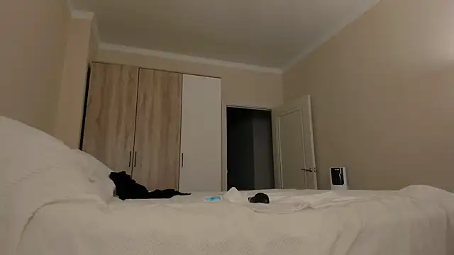 CharlotteWells online show from March 15, 5:26 pm