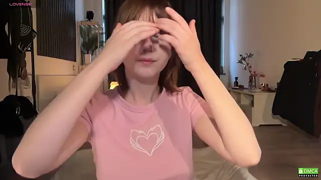 Snapshot of electric_babe chatting on November 3, 11:00 am electric babe online show from November 3, 11:00 am