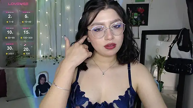 mily thomson b  online show from October 5, 6:06 pm