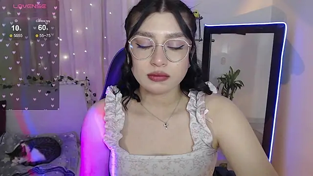 mily thomson b  online show from November 2, 6:43 pm